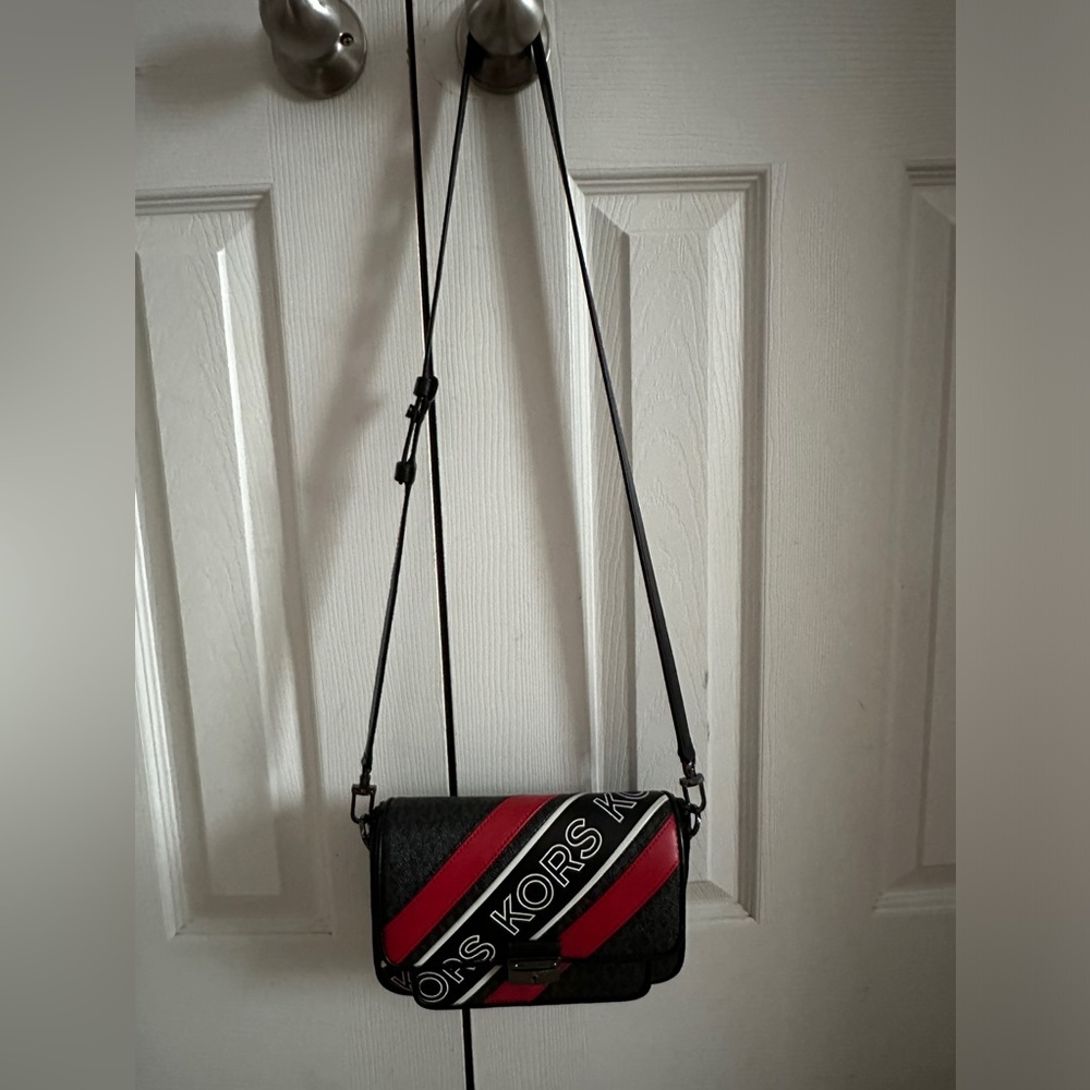 Michael Kors Bradshaw multicolor crossbody red and black